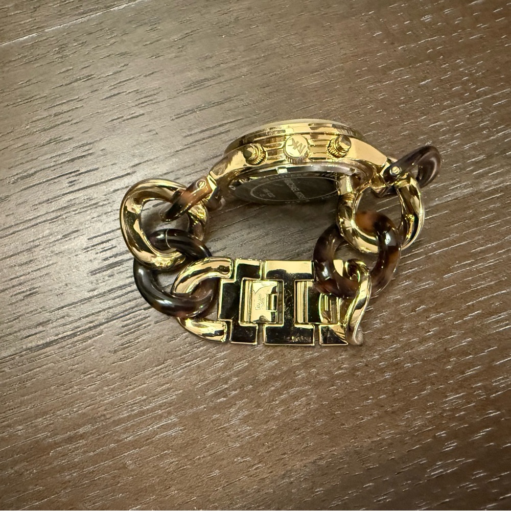 Michael Kors MK422 Women’s, Tortoise & Gold Chain Watch - Picture 4 of 6